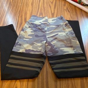 Green camo Bombshell pocket leggings